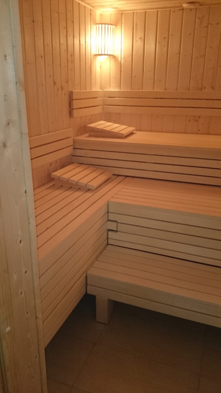 Eine kleine gemütliche Sauna für zu Hause